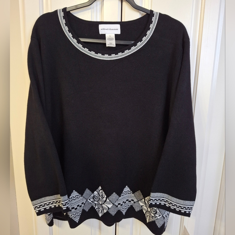 Nwt Alfred Dunner Women's Black Crewneck Sweater